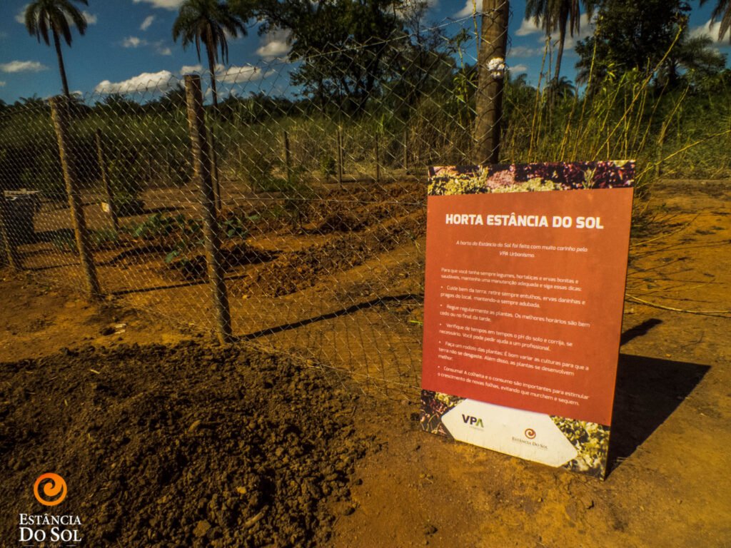 Placa da horta do Estância do Sol